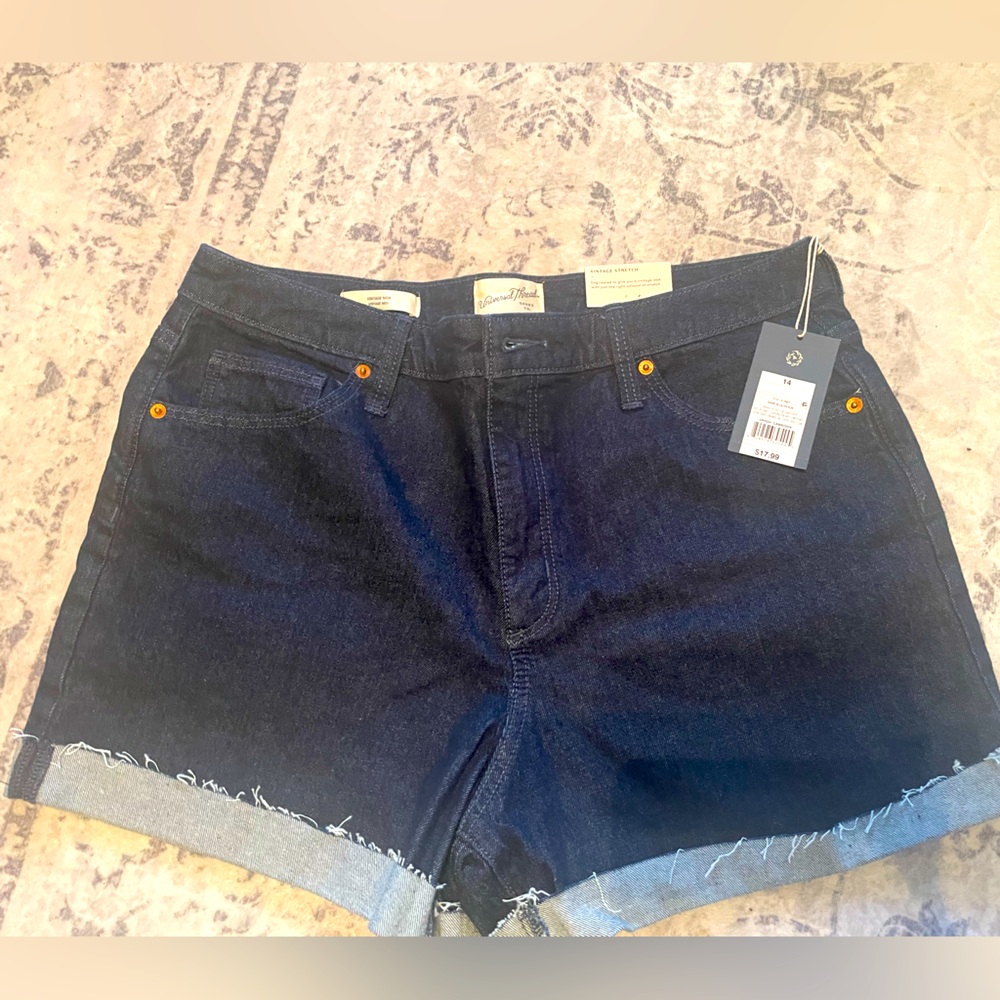 Universal Threads size 14 shorts